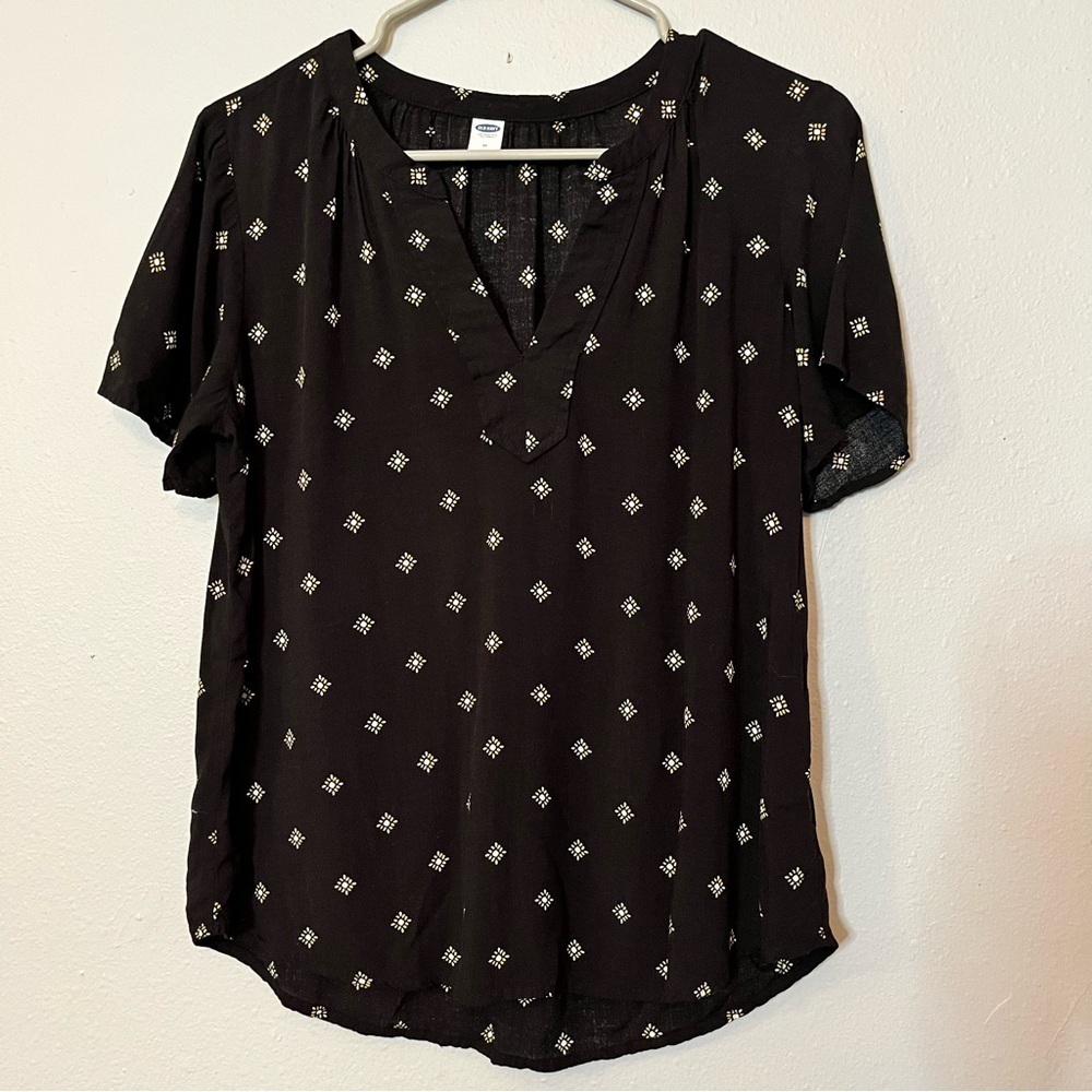 Old Navy Women's Black Tribal Print Top Size‎ Medium